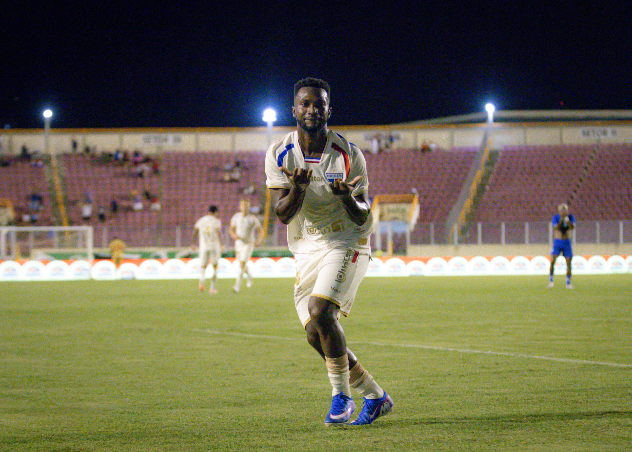 Fortaleza vence Confiança por 2 a 1 e garante vaga na semifinal da Copa do Nordeste