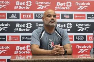 Cristian de Souza defende atacantes do Santa Cruz e valoriza trio de centroavantes