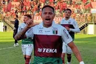 Brasil de Pelotas perde em casa para o Blumenau por 2 a 1 na estreia de Laécio Aquino
