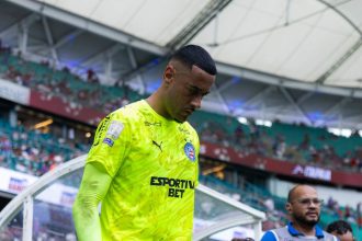 Bahia confirma ruptura completa do tendão patelar direito do goleiro Léo Vieira