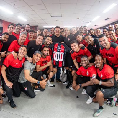 Erick chega a 100 partidas pelo Vitória e registra dez gols e 11 assistências na temporada