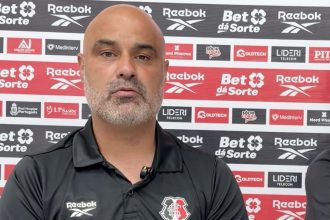 Cristian aponta vestiário “para baixo” ao chegar ao Santa Cruz, mas elogia comprometimento do elenco