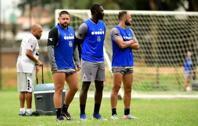 Ponte Preta avalia retorno de Elvis para enfrentar o Sport neste sábado