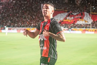 Vitória vence Flamengo por 2 a 0 no Barradão e avança na Copa do Brasil