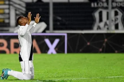 Ponte Preta joelho Marcos Ribolli