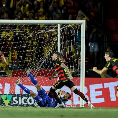 Sport reage após eliminação e assume liderança da Série B ao vencer Náutico por 2 a 0