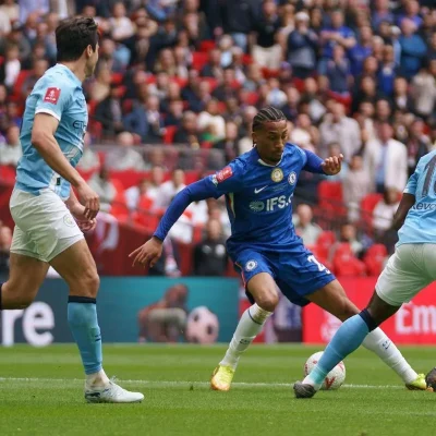 João Pedro sai mancando na final da FA Cup e preocupa Seleção; futuro no Chelsea volta a ser pauta