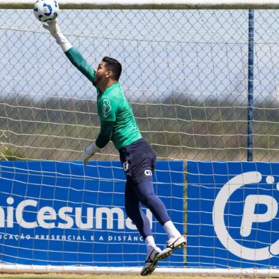 Ronaldo treina normalmente e pode voltar contra o Botafogo