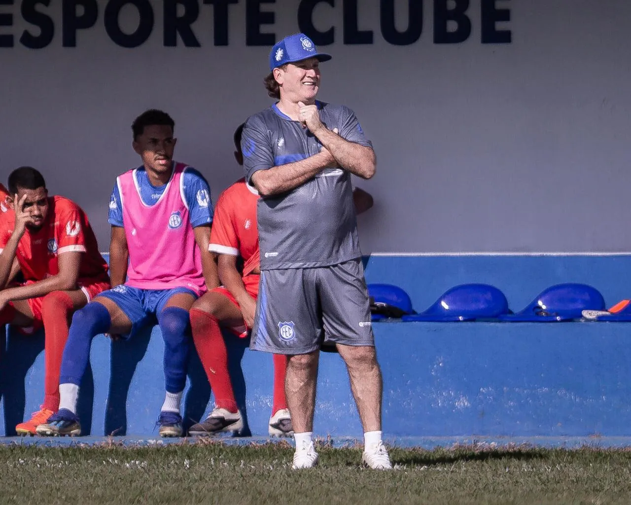 Roberto Gaúcho assume comando do sub-20 do Formiga e tenta reerguer o clube