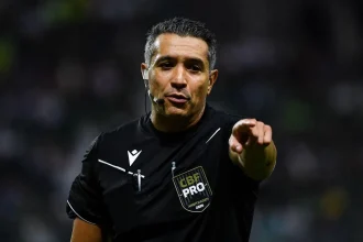 CBF afasta árbitro e responsável pelo VAR após polêmicas em Palmeiras x Chapecoense