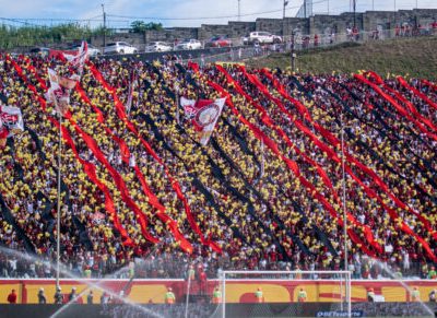Torcida do Vitória esgota ingressos para jogo de volta da final da Copa do Nordeste