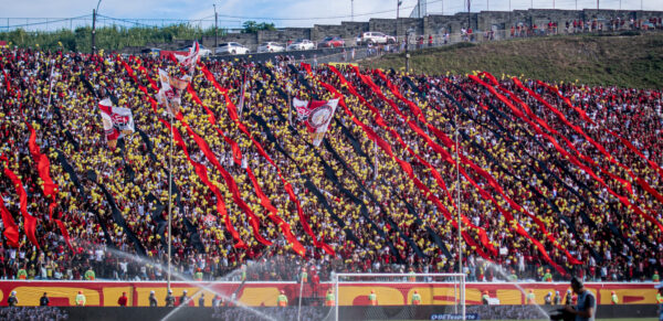 Torcida do Vitória esgota ingressos para jogo de volta da final da Copa do Nordeste