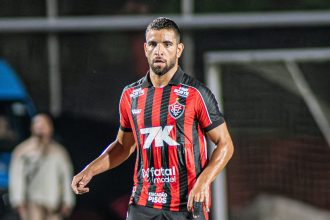 Pepê notifica o Vitória por dívida de até R$ 1,2 milhão e pode pedir rescisão contratual