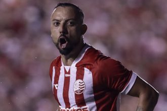 Paulo Sérgio é cortado do Náutico para duelo com o Fortaleza por lesão muscular