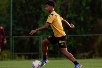 Zé Lucas retoma treinos no Sport e fica à disposição para enfrentar o São Bernardo