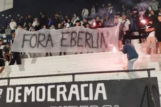 Torcedores da Ponte Preta têm faixas de protesto apreendidas pela PM no Majestoso