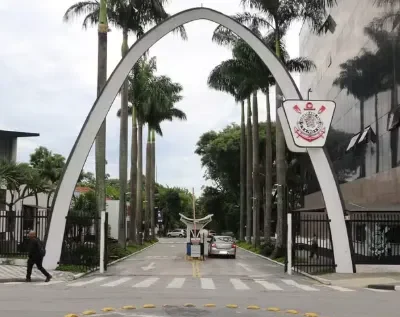 Corinthians vota em expulsao de 12 conselheiros