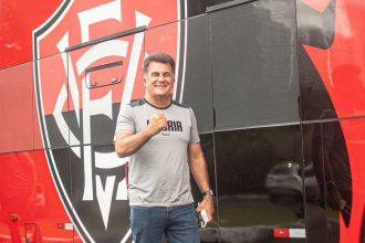 Presidente do Vitória prevê até oito saídas de atletas e revela alvo na Série D