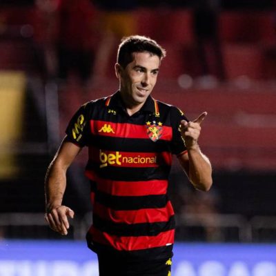 Sport protocola denúncia no STJD contra Hélio dos Anjos por beliscão em Carlos De Pena