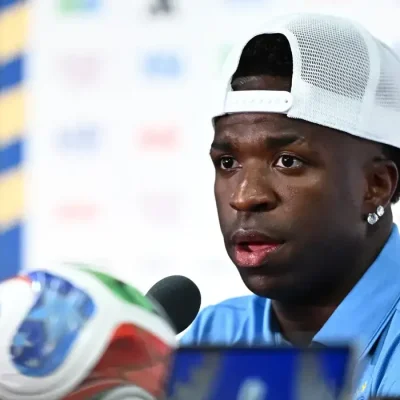 Mais experiente, Vini Jr. afirma que Brasil "chega para ser campeão"
