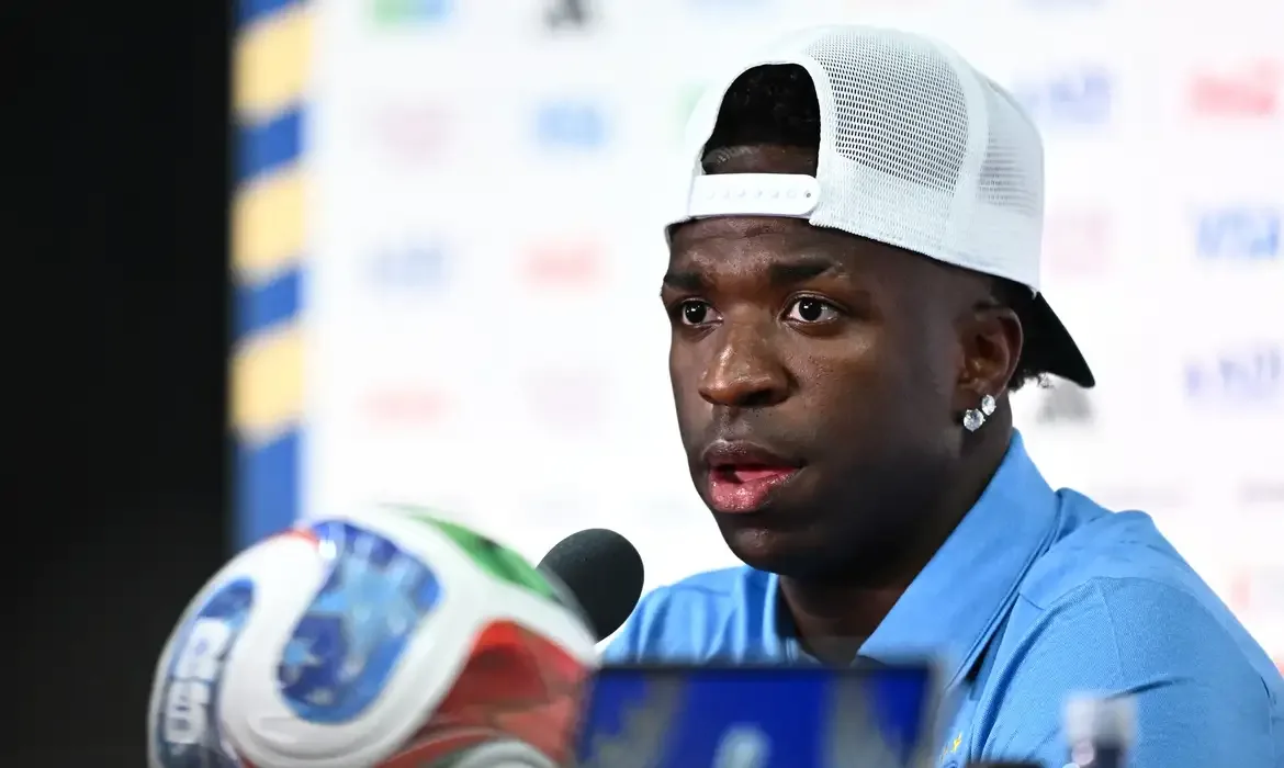 Mais experiente, Vini Jr. afirma que Brasil "chega para ser campeão"