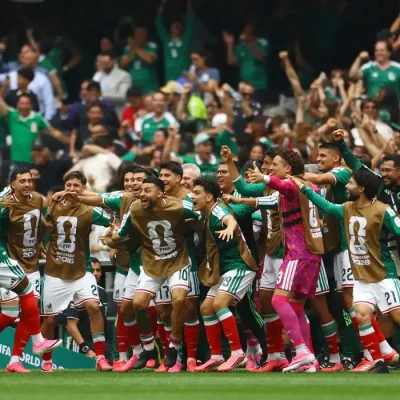 México abre Copa vencendo África do Sul em duelo com três expulsões