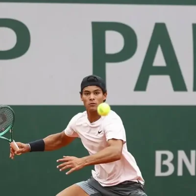 Roland Garros: Luis Guto Miguel bate compatriota e vai à final juvenil