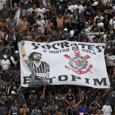 Sócrates, ídolo do Corinthians e da seleção, recebe honraria na Alesp