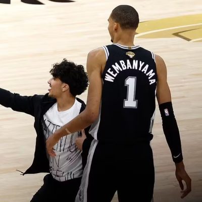 Torcedor que invadiu quadra para selfie com Wembanyama é banido para sempre da NBA