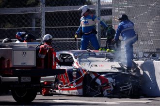 Acidente com 19 pilotos para NASCAR em San Diego; Hill vence