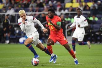 Acusado de estupro, Partey entra em campo contra Inglaterra na Copa