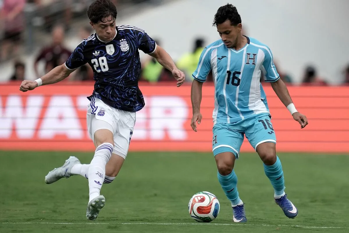 Agustín Giay, do Palmeiras, ganha vantagem para disputar vaga na seleção argentina para a Copa do Mundo de 2026