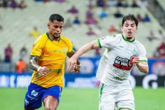 América-MG goleia Fortaleza e Person brilha no retorno à titularidade