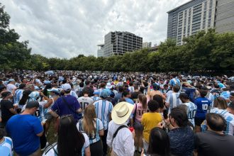 Argentina faz festa em Dallas antes de jogo decisivo na Copa América