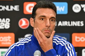 Argentina vai à Copa com dúvidas: Scaloni não fecha time para estreia contra Argélia