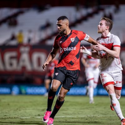 artilheiro suspenso e impedido de jogar atl tico go enfrenta 20260616