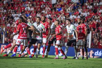 Athletic acumula 7 expulsões em 18 jogos e vive pesadelo com cartões vermelhos