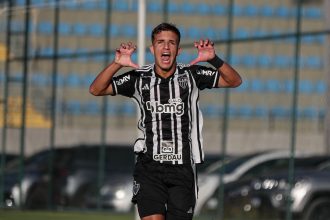 Atlético-MG empresta jovem meia a clube de Portugal com opção de compra