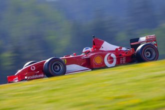 Barrichello acelera Ferrari do polêmico GP da Áustria em evento de 2026