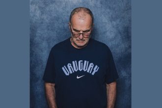 Bielsa detona FIFA e dispara: ‘Não sou modelo’ em coletiva da Copa