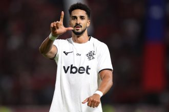 Botafogo garante Chris Ramos; Cádiz cobra pagamento pendente