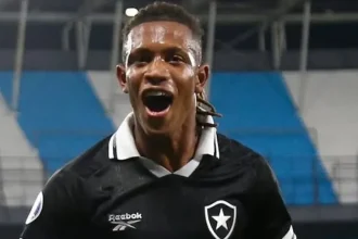 Botafogo pode perder Danilo para a Roma por até R$ 240 milhões