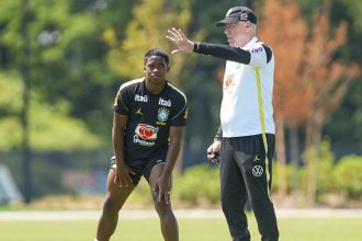 Brasil enfrenta Haiti com mudanças e pressão por melhora no jogo