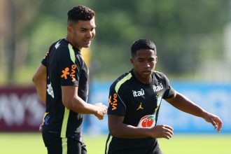Brasil enfrenta Haiti hoje às 21h30 com pressão por mudanças após empate