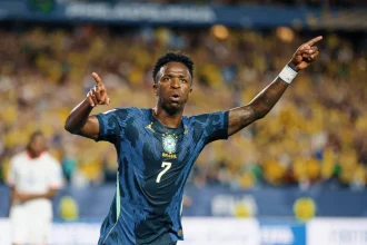 Brasil goleia Haiti por 3 a 0 e Vinicius brilha em nova função no ataque