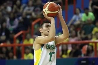 Brasileiro de 18 anos fecha com universidade dos EUA e mira a NBA
