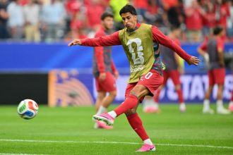 Cancelo sai em defesa de CR7 e Neymar: ‘Não precisam provar nada’
