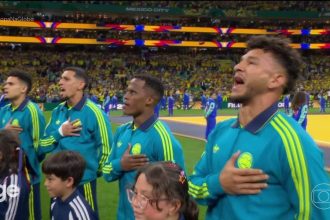 Colômbia vence na estreia e James chora ao voltar à Copa após 8 anos