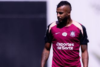 Com só 17 minutos em campo, Alex Santana tenta se firmar no Corinthians
