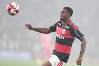 De bike para o treino a titular do Flamengo: a história de Evertton Araújo